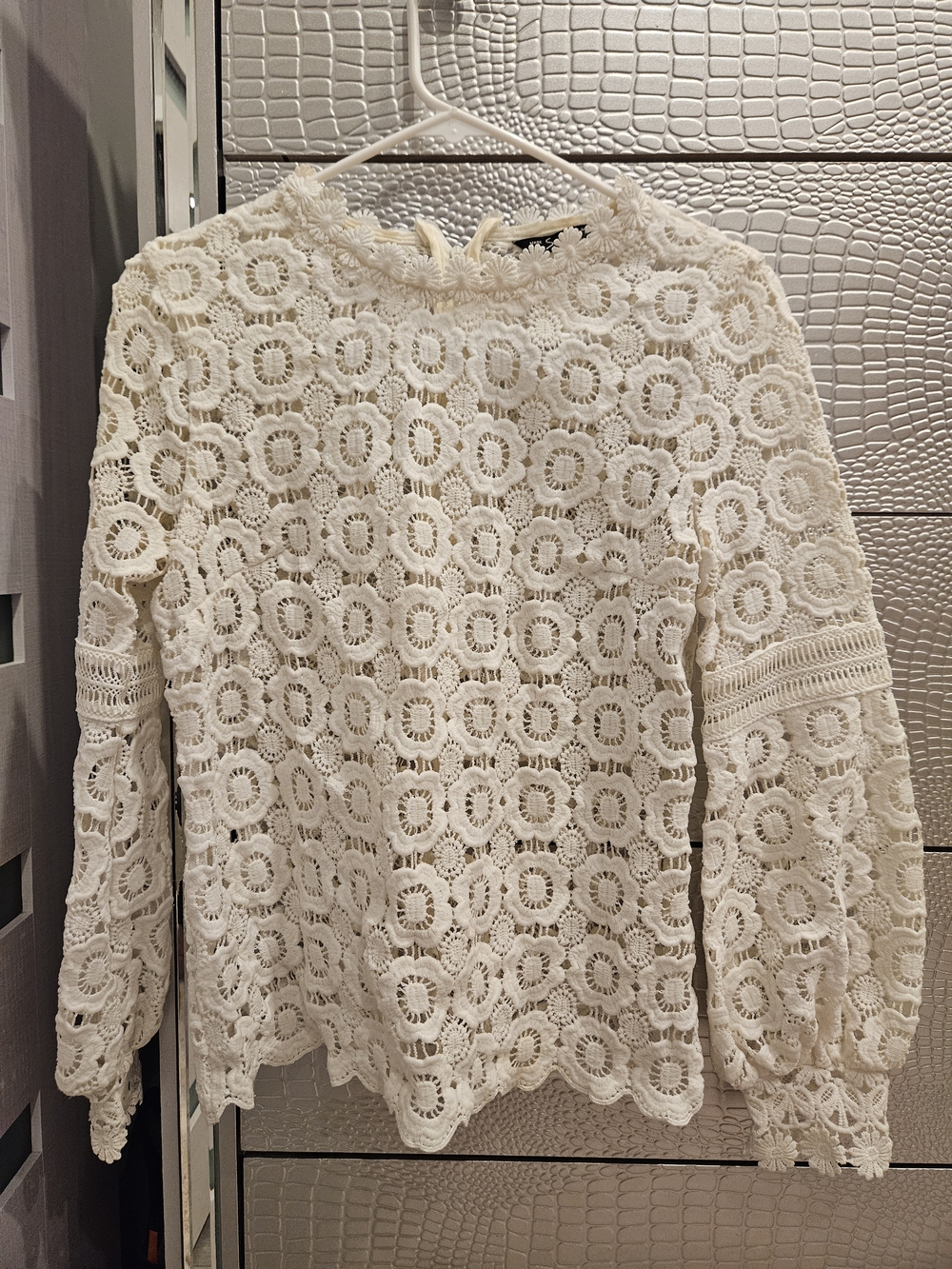 Simple Cream Crochet Floral Long-Sleeve Top